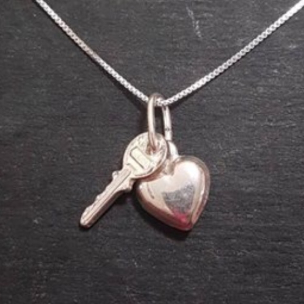New 925  Silver Key to my Heart  Charm free chain
